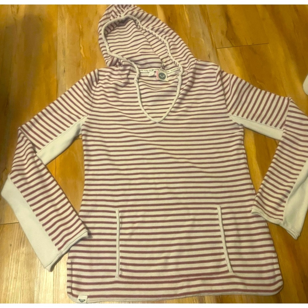 Pre-loved Roxy pull-over lightweight hoodie.